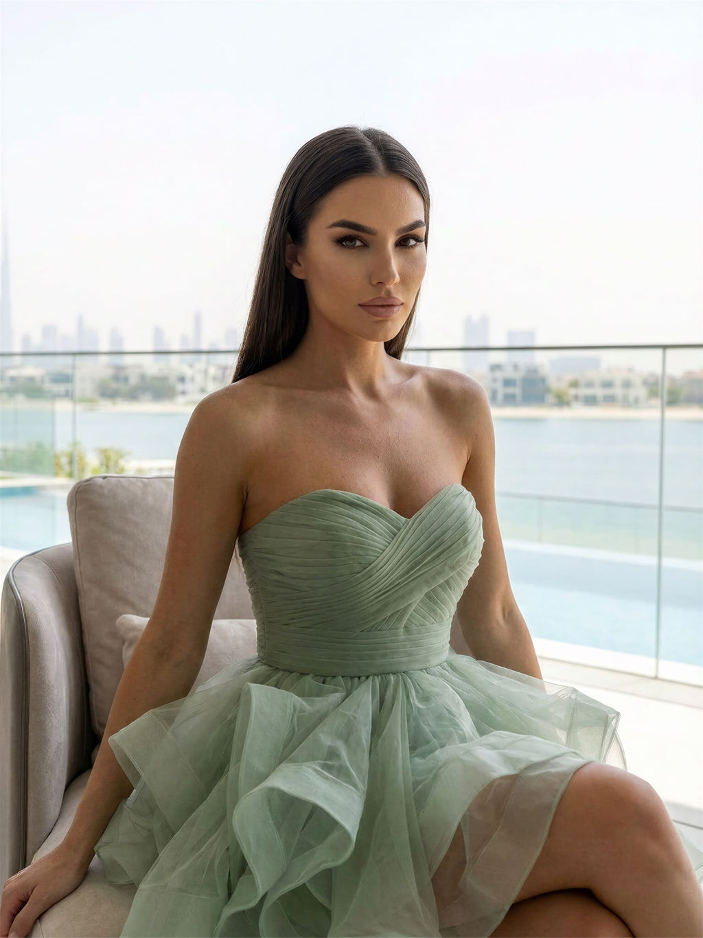 Abito Mini Elegante con Bustier e Gonna in Tulle – Look Couture da Cerimonia